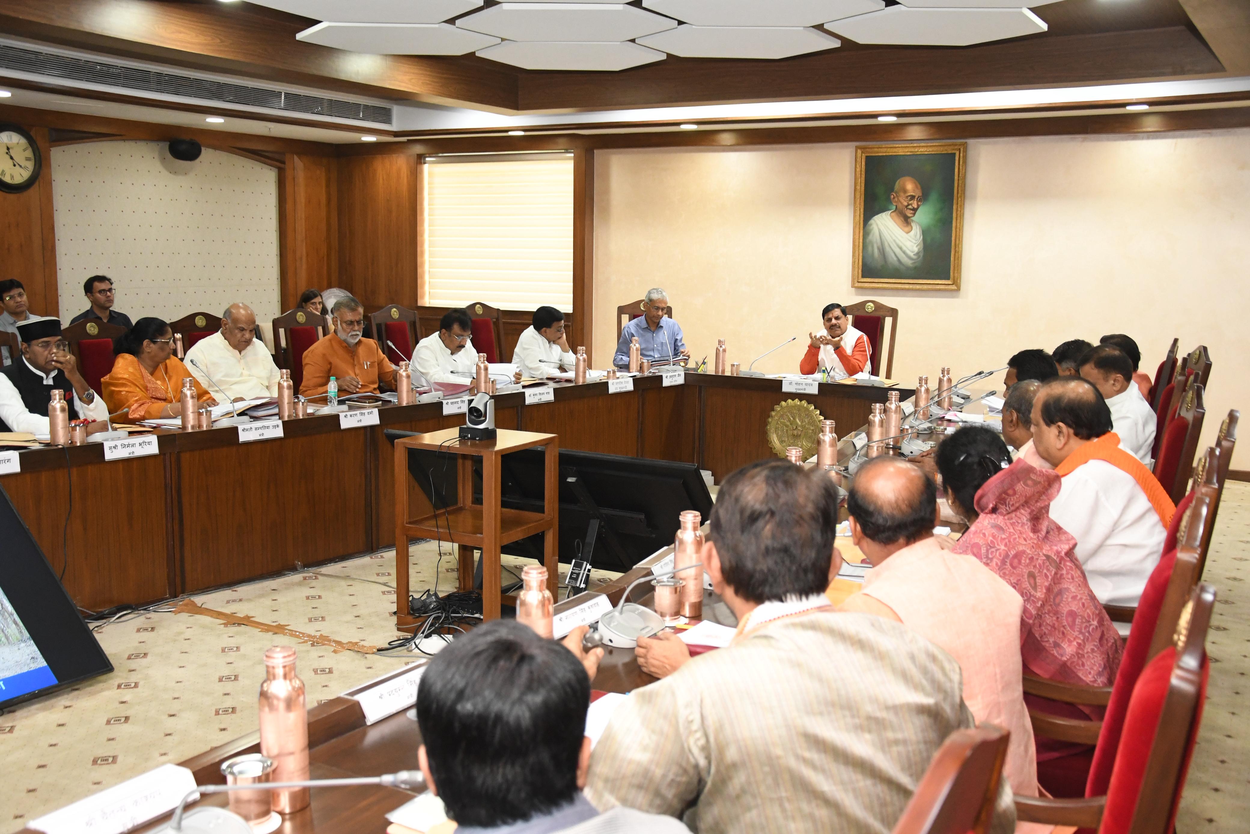 कैबिनेट बैठक में विभिन्न मुद्दों पर हुई चर्चा।