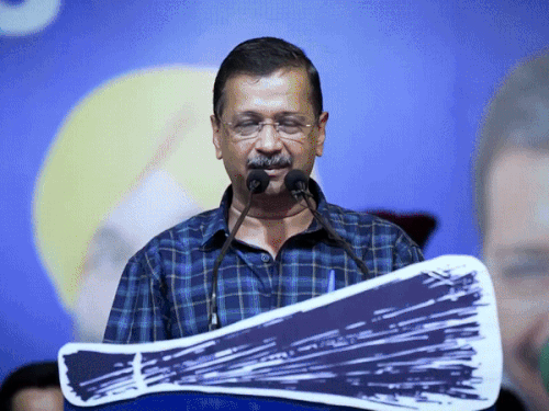 लुधियाना में आम आदमी पार्टी के सुप्रीमो अरविंद केजरीवाल जनता को संबोधित करते हुए। - Dainik Bhaskar