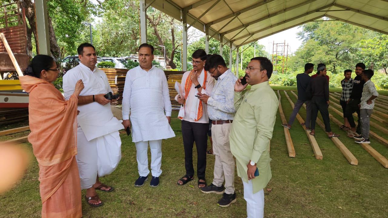 पचमढ़ी के होटल ग्लेन व्यू में प्रशिक्षण वर्ग की तैयारियां चल रहीं हैं।