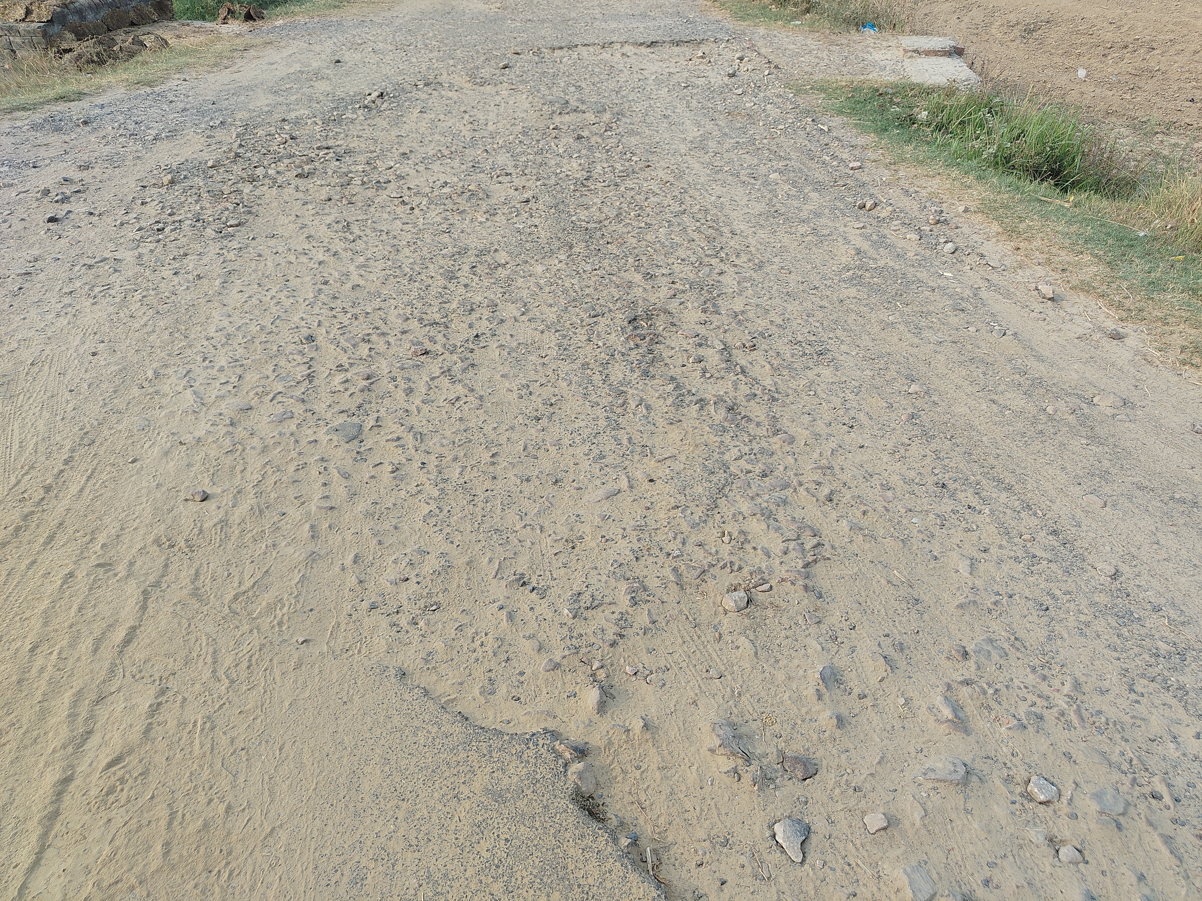 The condition of Bankatwa-Fakiri Dih road is dilapidated