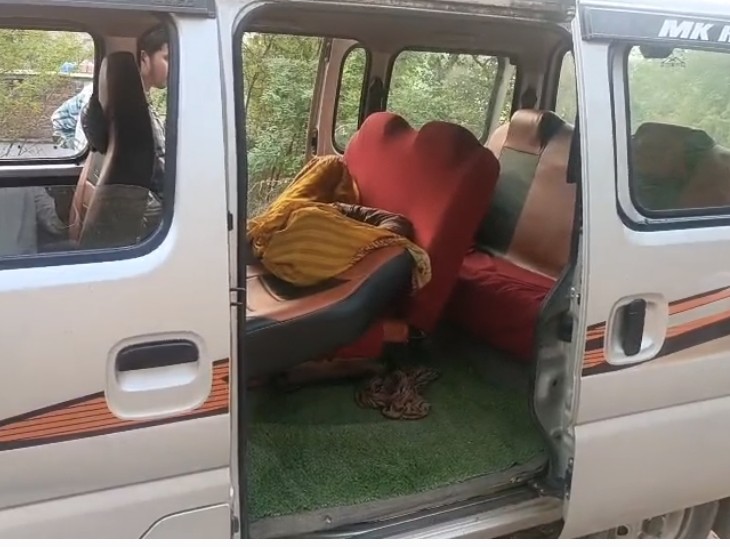 निवाड़ी में बिजली गिरने से महिला किसान की मौत हो गई।