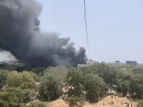 There was chaos in the entire city after the accident. People nearby started gathering at the scene after seeing the sound of the explosion and smoke.