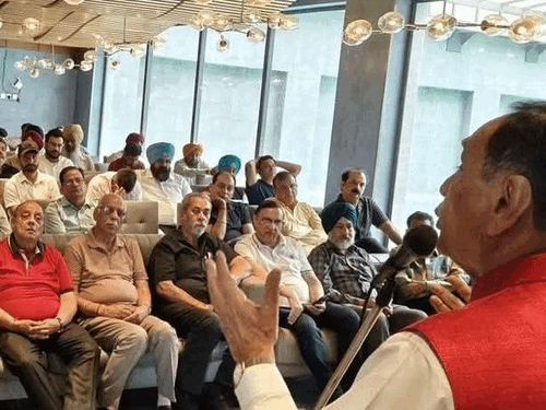लुधियाना येथे जाहीर सभेला संबोधित करताना विजय रुपाणी.