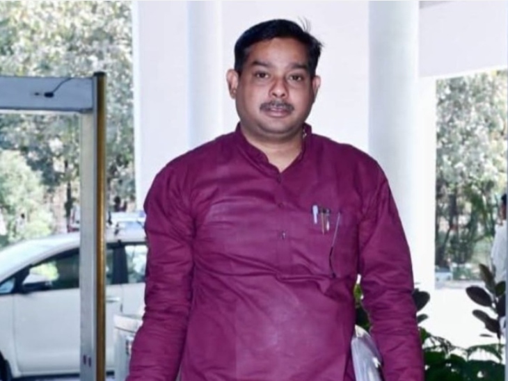 विधायक ने पड़ोसी पर लगाया अभद्रता का आरोप।