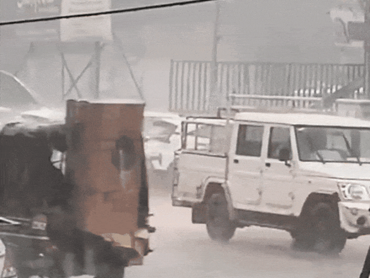 गुना में शुक्रवार सुबह तेज धूप निकली। दोपहर में तेज हवाओं के साथ बारिश होने लगी।