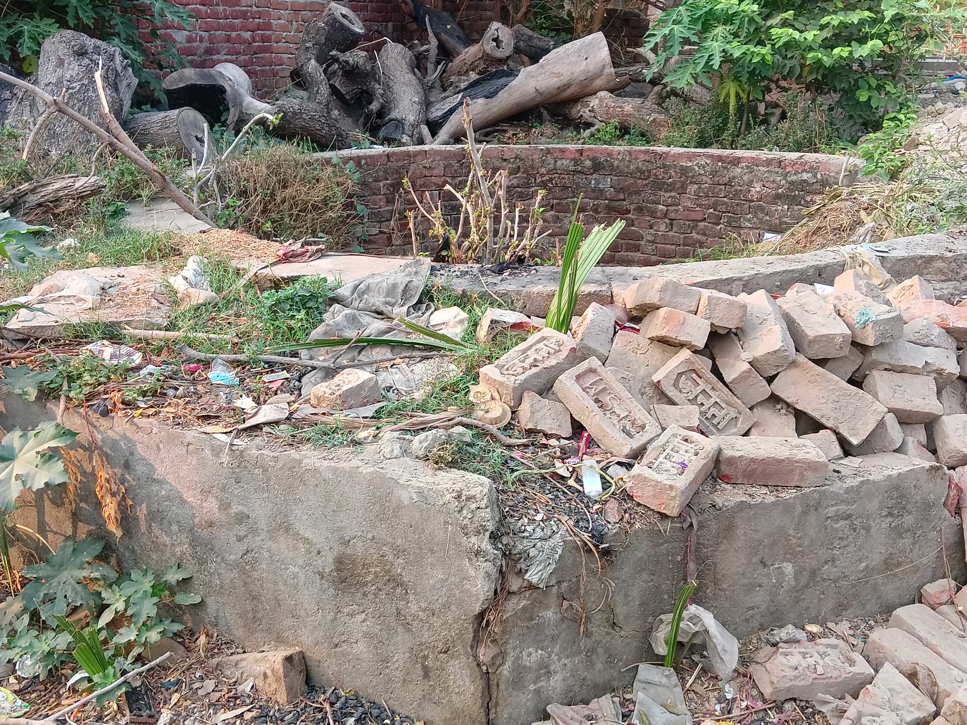 The ancient well in Shivatara has become a garbage dump