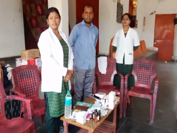 गांव के एक भवन में शिविर लगाकर ग्रामीणों का टेस्ट किया गया।