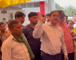 डाकघर के प्रवर डाक अधीक्षक ने कहा- फोन कर मुझे धमकी दी जा रही है।