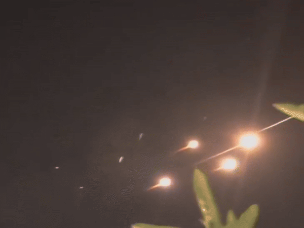 इजराइल के कंट्रोल वाले हुवारा शहर पर ईरानी मिसाइल हमले की फुटेज। - Dainik Bhaskar