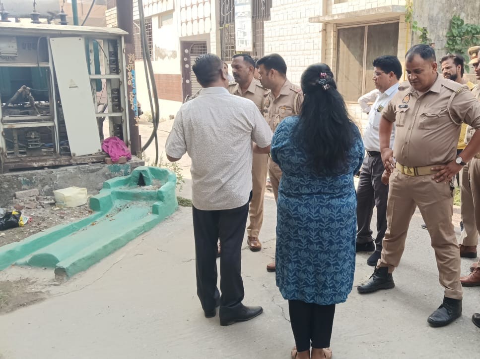 Action Taken To Remove The Tomb From Government Land In Muzaffarnagar Action Taken To Remove The Tomb From Government Land In Muzaffarnagar