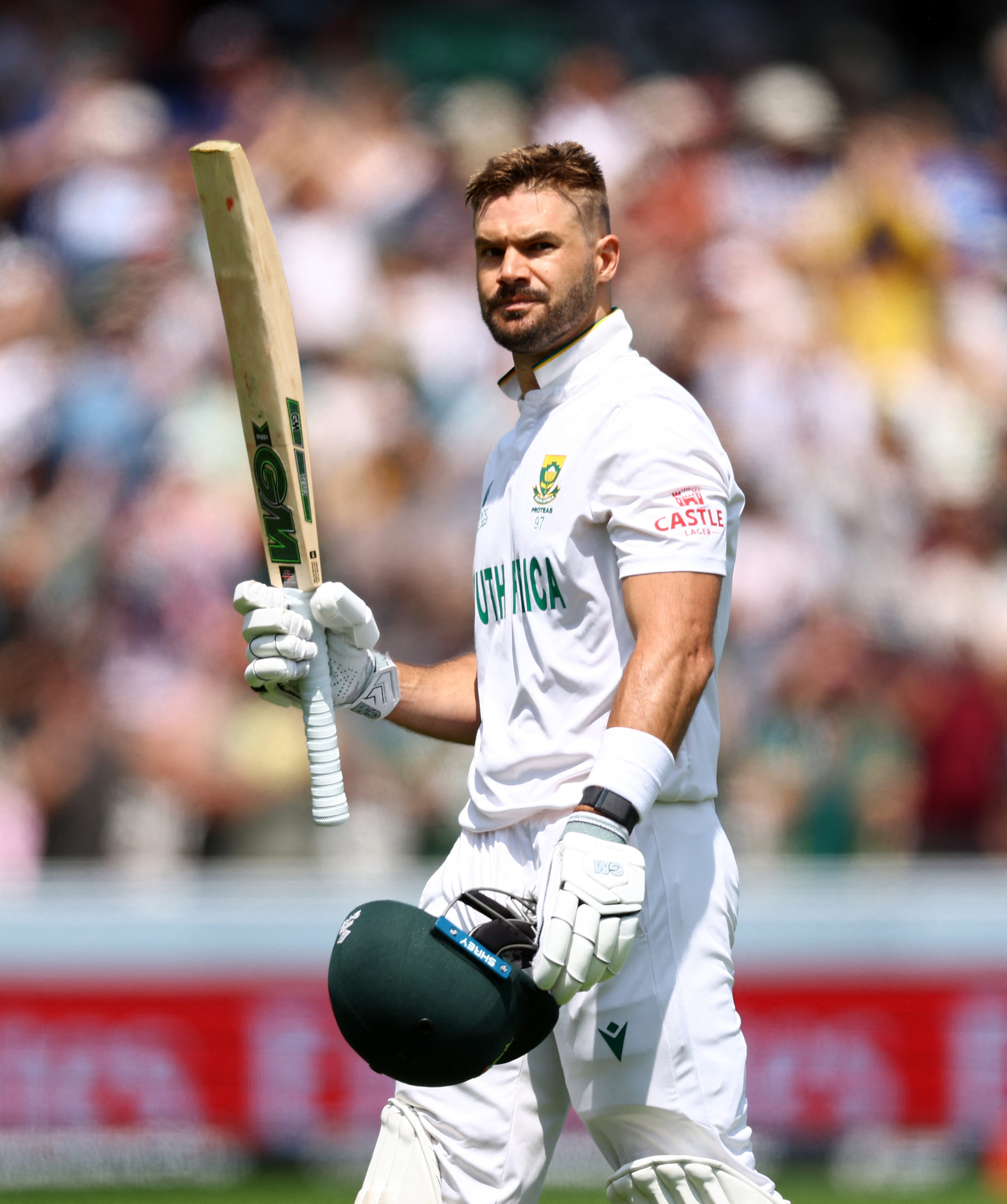 ऐडन मार्करम बाउंड्री लगाने की कोशिश में कैच आउट हो गए।