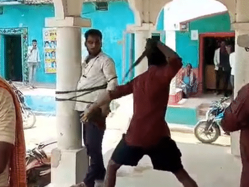 युवक की पिटाई का वीडियो भी वायरल