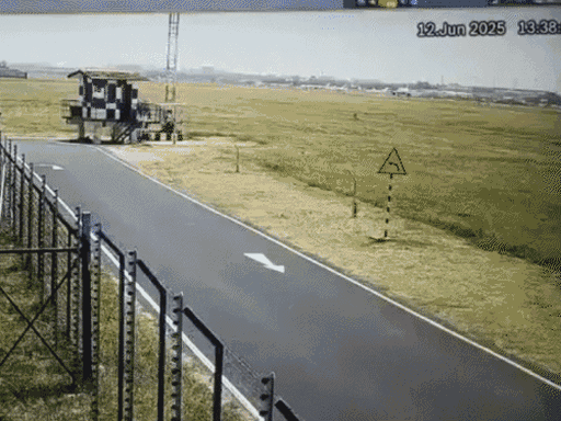 अहमदाबाद एयरपोर्ट का CCTV फुटेज सामने आया है। इसमें टेकऑफ के 49वें सेकेंड में प्लेन क्रैश होता दिखा।