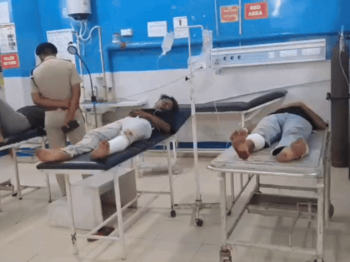 मुठभेड़ के बाद सिविल अस्पताल में दाखिल बदमाश व मौजूद पुलिस कर्मी। - Dainik Bhaskar