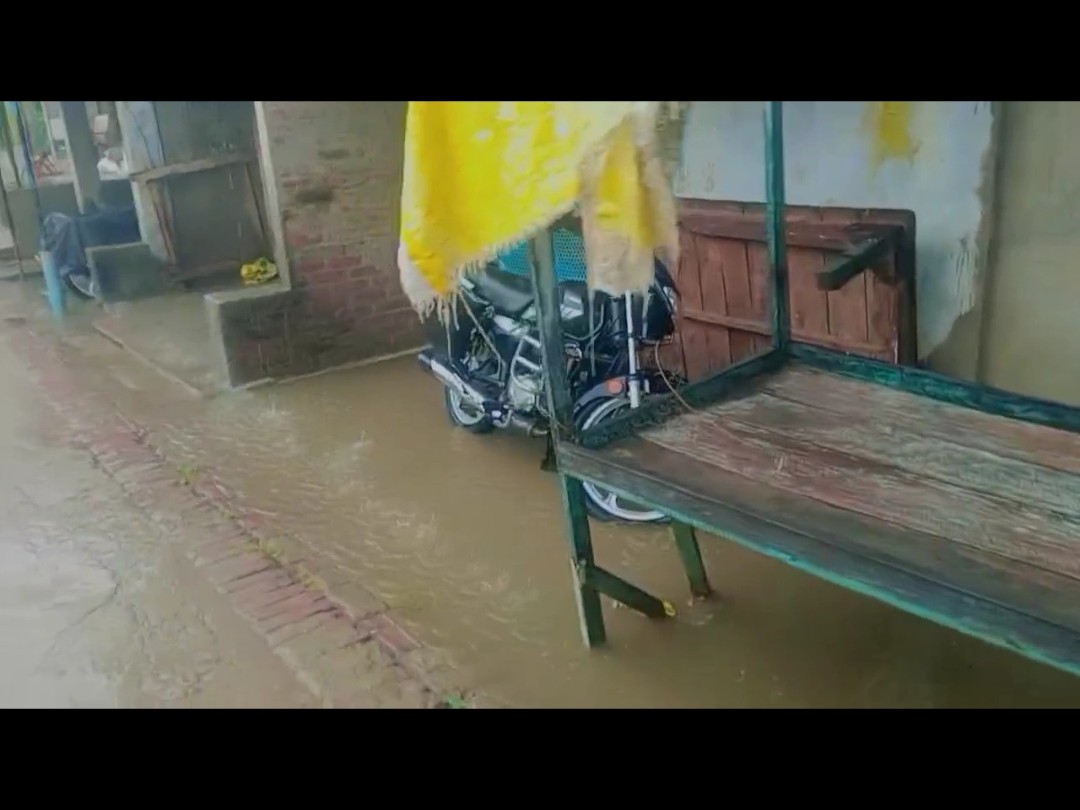 Drainage system fails in Bakhira | बखिरा में जल निकासी की व्यवस्था फेल