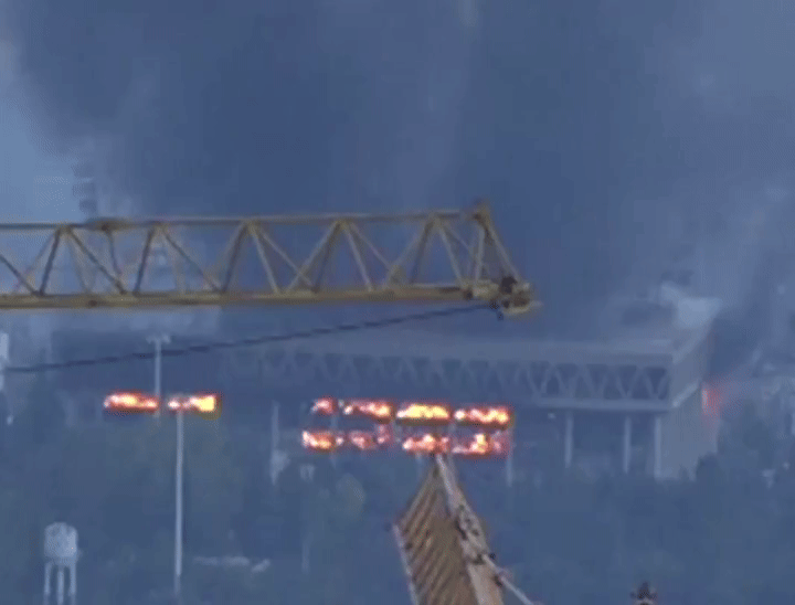 ईरान के तेहरान में नेशनल टीवी न्यूज चैनल पर हमले के बाद की फुटेज।