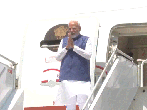 प्रधानमंत्री नरेंद्र मोदी बुधवार को भारतीय समयानुसानर 4.45 के करीब क्रोएशिया पहुंचे। - Dainik Bhaskar