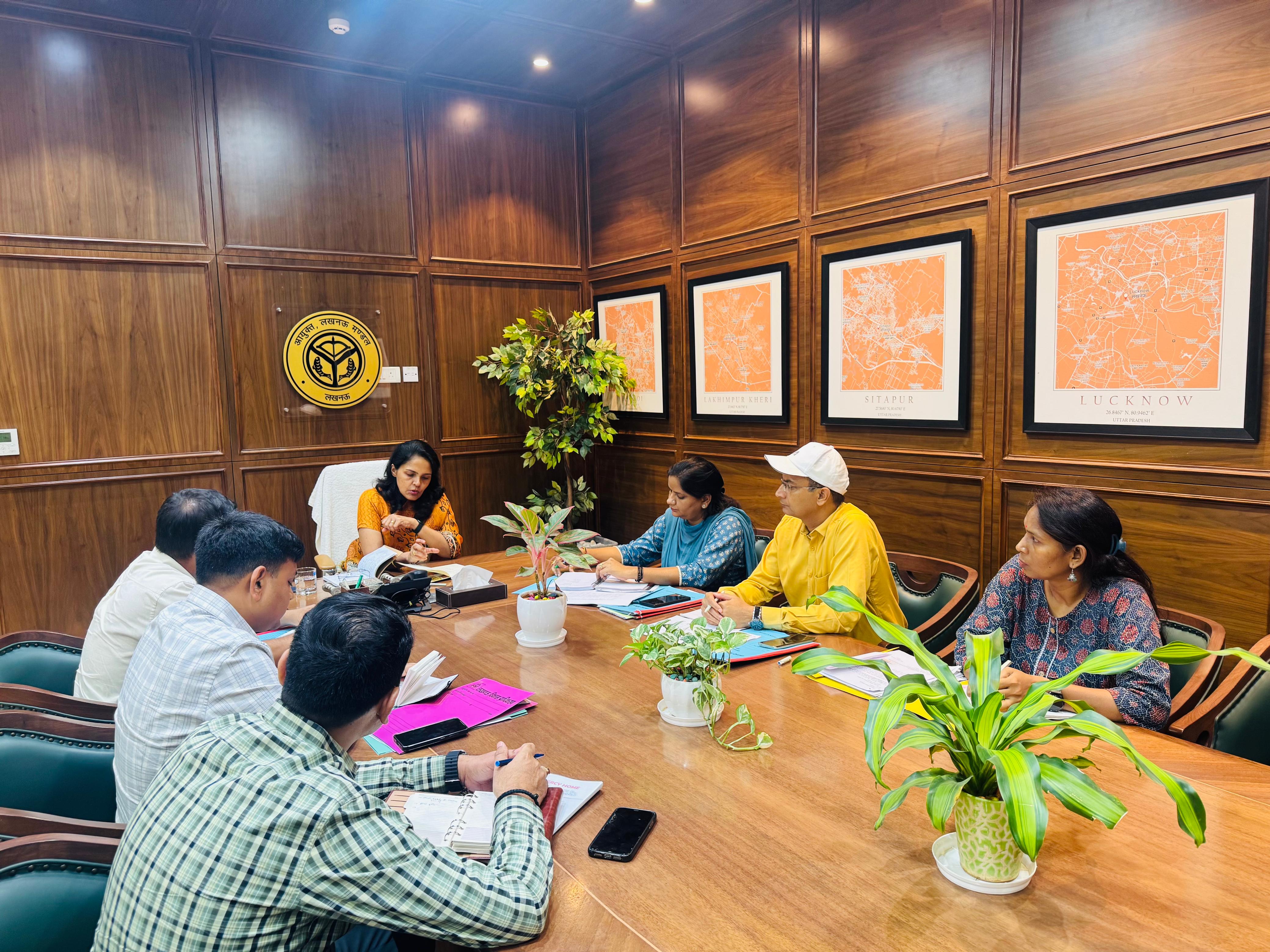 इस बैठक में नगर आयुक्त गौरव कुमार, एलडीए के संयुक्त सचिव एस.पी. सिंह समेत राजस्व, नगर निगम व अन्य संबंधित विभागों के वरिष्ठ अधिकारी उपस्थित रहे।