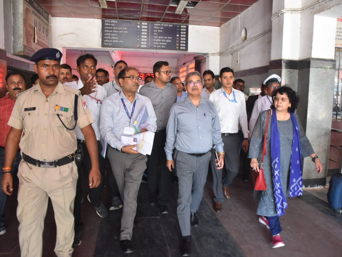 60 crore rupees worth of work is being done at Deoria Sadar station