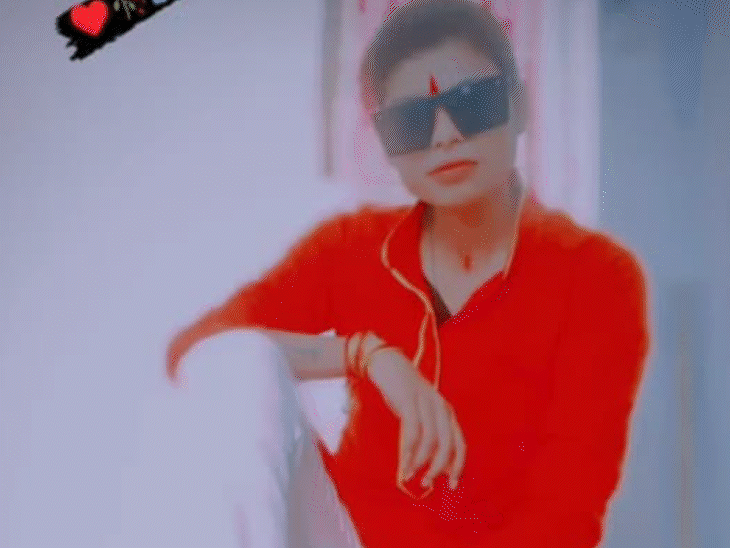 गायत्री को लड़कों की तरह बाल रखने और कपड़े पहनने का शौक है।