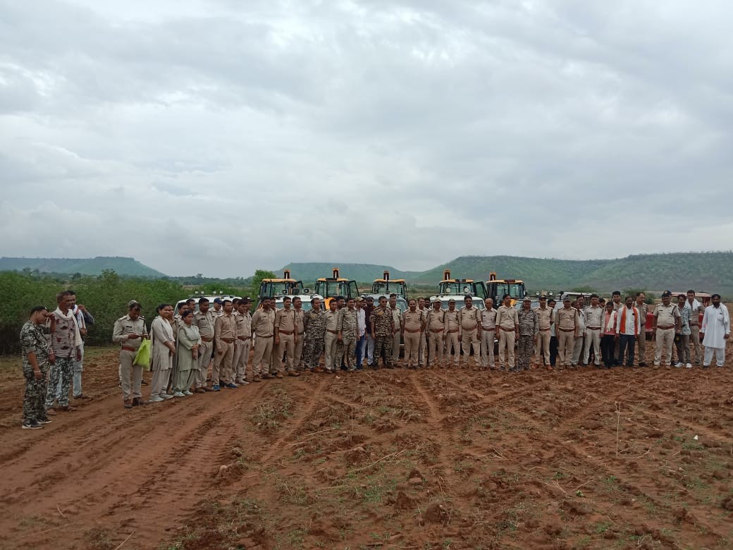 The forest department removed encroachment from 650 bighas of land | वन ...