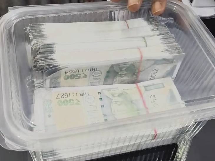 बरामद किए गए 1 लाख 94 हजार रुपए के नकली नोट।