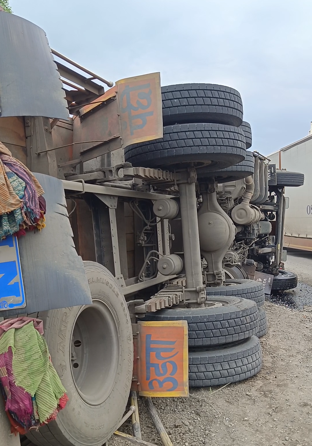 पलटा ट्रक