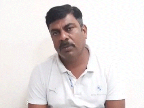 आरोपी प्रवीण को एंटी गैंगस्टर टास्क फोर्स ने गिरफ्तार कर चूरू पुलिस के हवाले किया।
