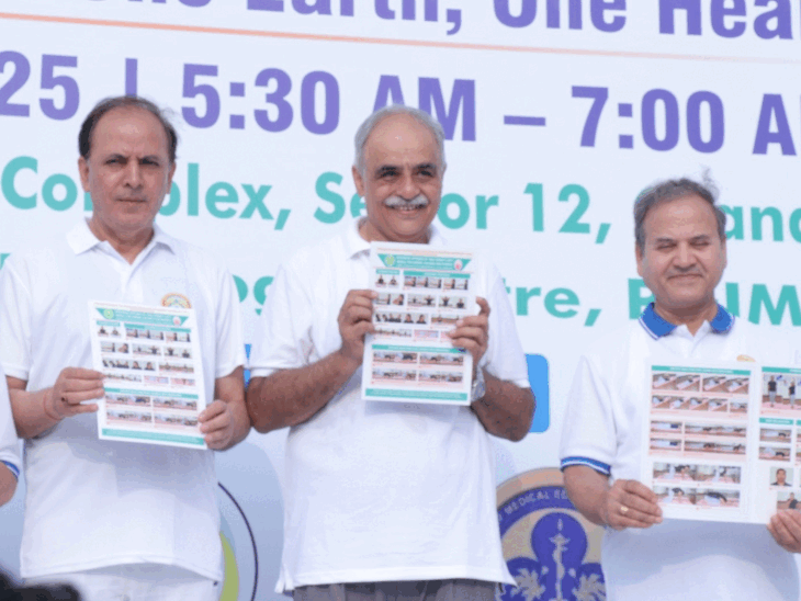 पीजीआई डायरेक्टर योग दिवस के बारे में बताते हुए।