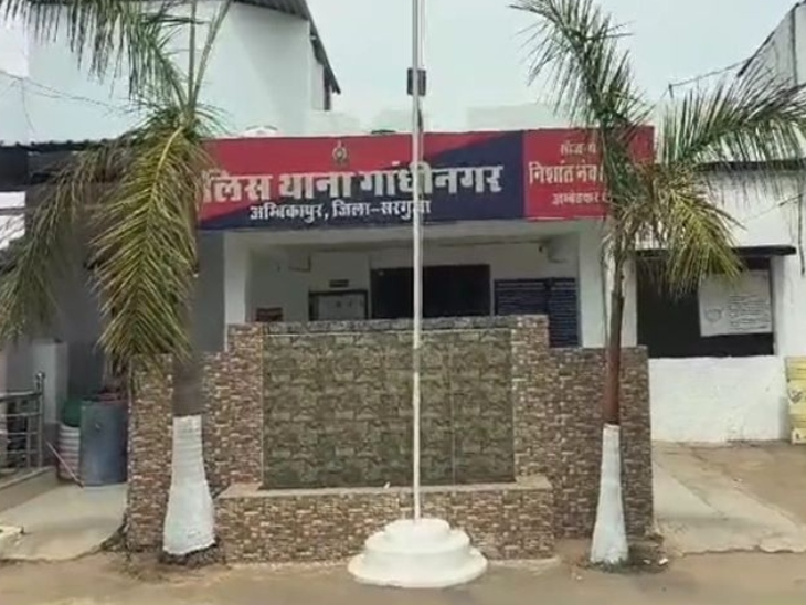 शिक्षिका पवित्रा लकड़ा ने गांधी नगर थाने में दर्ज कराई थी FIR