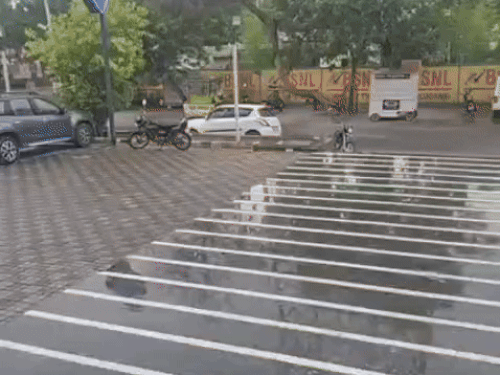 फतेहाबाद में भी दोपहर को बूंदाबांदी हुई।