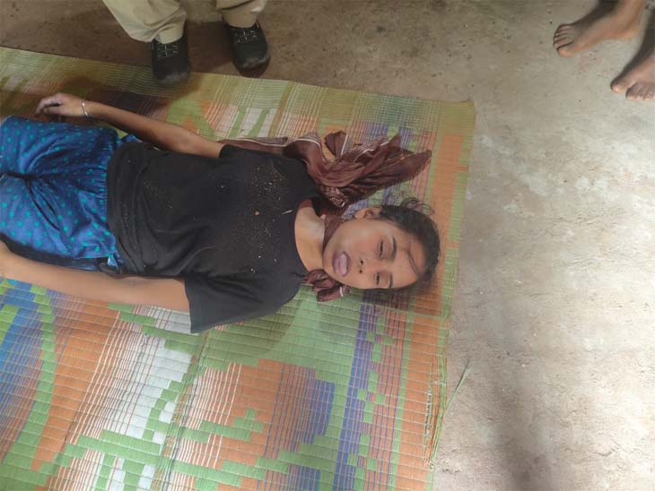 शव को फांसी के फंदे से नीचे उतार कर पुलिस ने मामले की जांच शुरू की