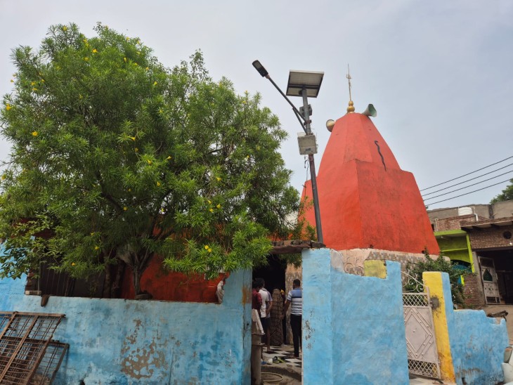 इसी मंदिर पर रह कर श्याम बिहारी पूजा पाठ करता था