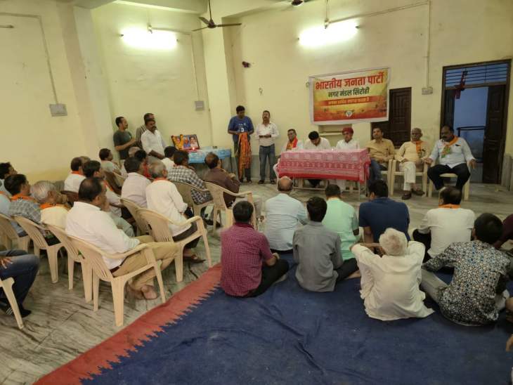 डॉ. श्यामा प्रसाद मुखर्जी की 72वीं पुण्यतिथि सोमवार को बलिदान दिवस के रूप में मनाई गई। - Dainik Bhaskar