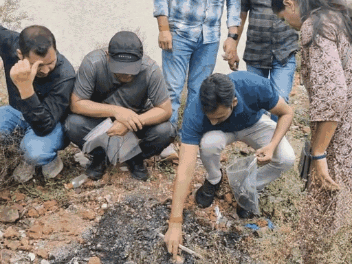 शिलॉन्ग पुलिस ने वहां से जली हुई सामग्री को जब्त किया। इनकी फोरेंसिक जांच कराई जाएगी।