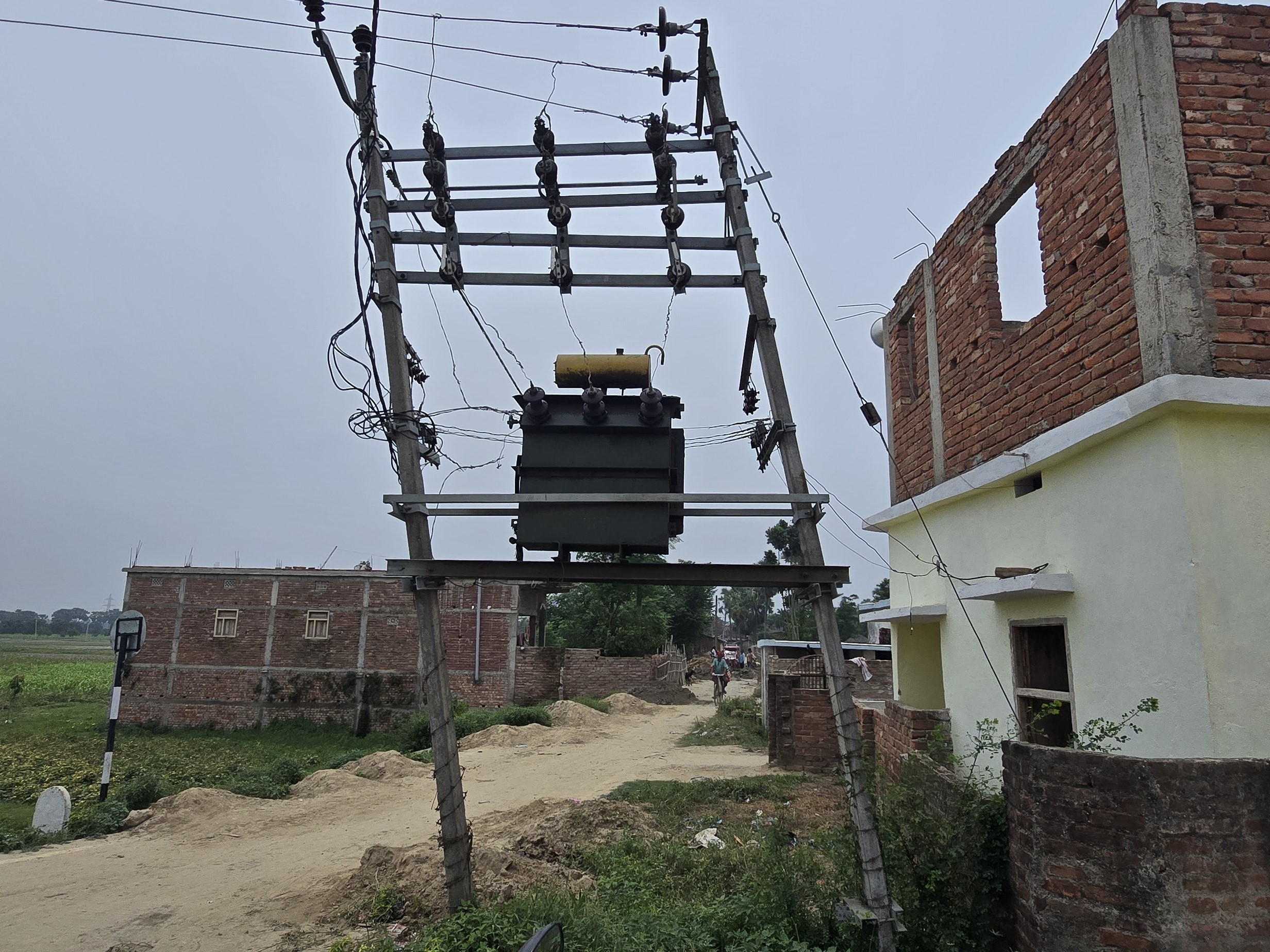 Electricity pole in Banma Ithari became dilapidated | बनमा इटहरी मे ...