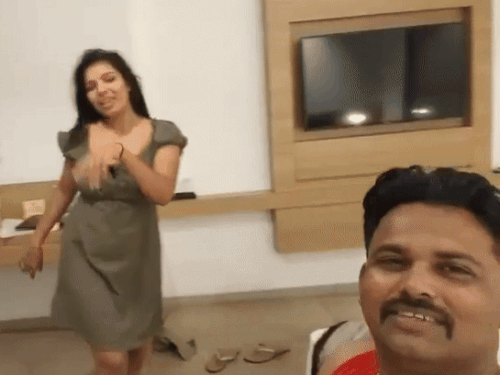 Rohtak Wife Viral Video with Police Inspector Boyfriend, Husband Suicide |  Haryana News | वह VIDEO, जिसे देख रोहतक में पति ने सुसाइड किया: हिसार की  पत्नी ने भेजा था; इंस्पेक्टर ...