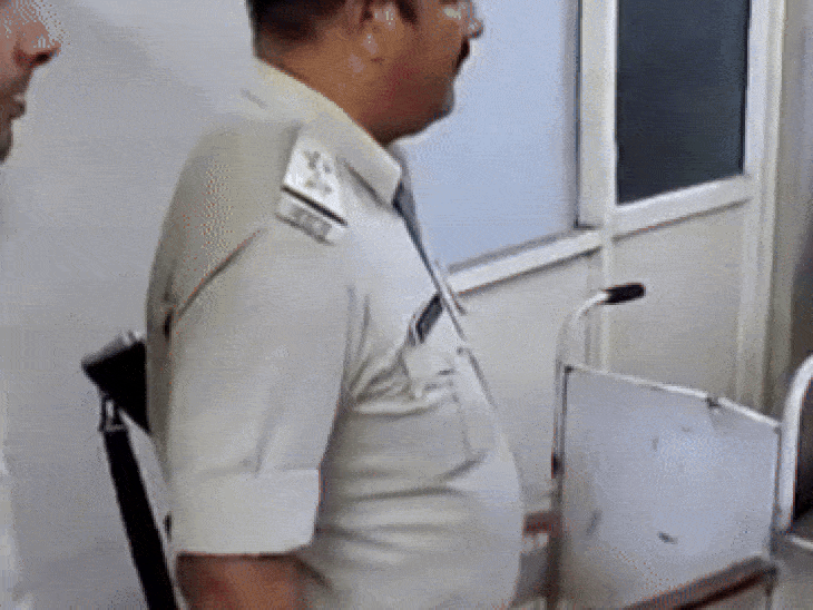 पुलिस ने गैंगस्टर को उटीला के बंधोली के जंगल में शॉर्ट एनकाउंटर में गोली मारकर पकड़ा है। - Dainik Bhaskar