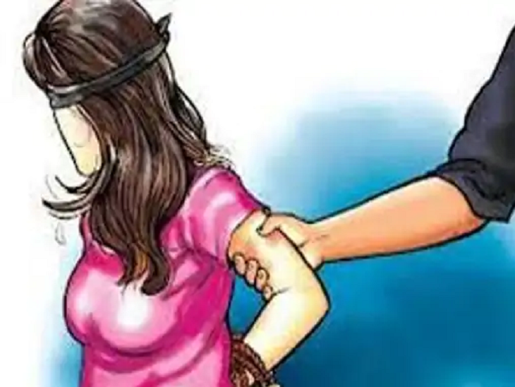 छात्रा से टीचर ने की गंदी हरकत। (फाइल फोटो) - Dainik Bhaskar