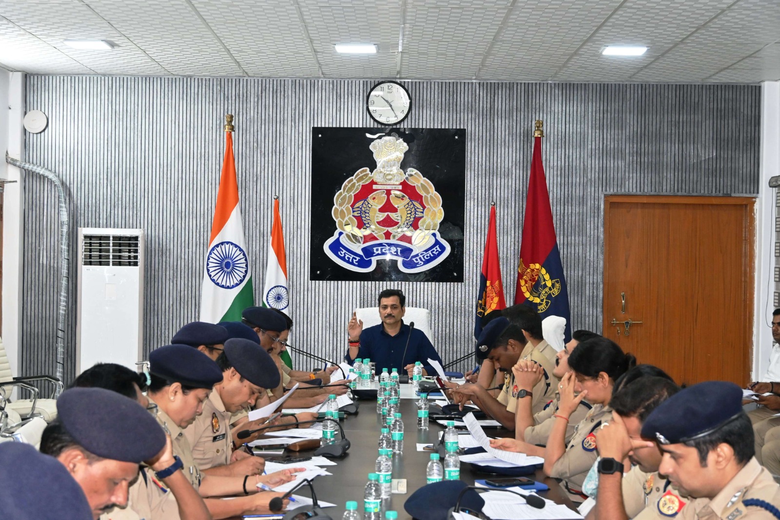 वाराणसी में गृहमंत्री और मुख्यमंत्रियों के आगमन, तैयारियों को लेकर पुलिस कमिश्नर मोहित अग्रवाल ने रविवार रात मीटिंग की।