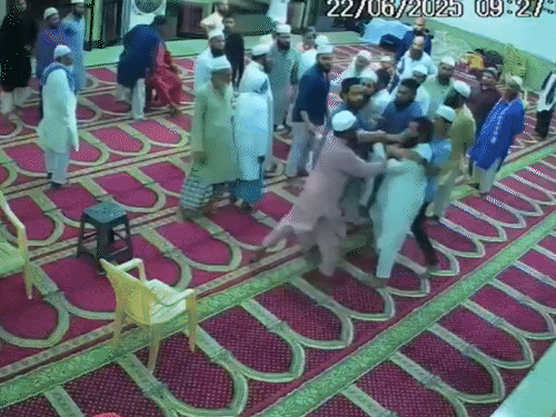 जामा मस्जिद में 2 पक्षों में मारपीट हुई है। वारदात CCTV कैमरे में कैद हो गई है।