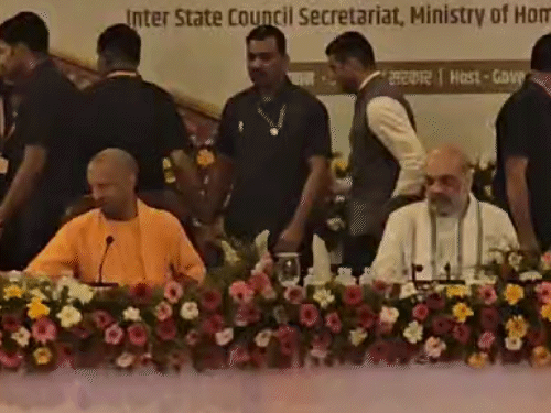 वाराणसी के नदेसर स्थित होटल ताज में 25वीं सेंट्रल जोनल काउंसिल की बैठक चल रही है। - Dainik Bhaskar