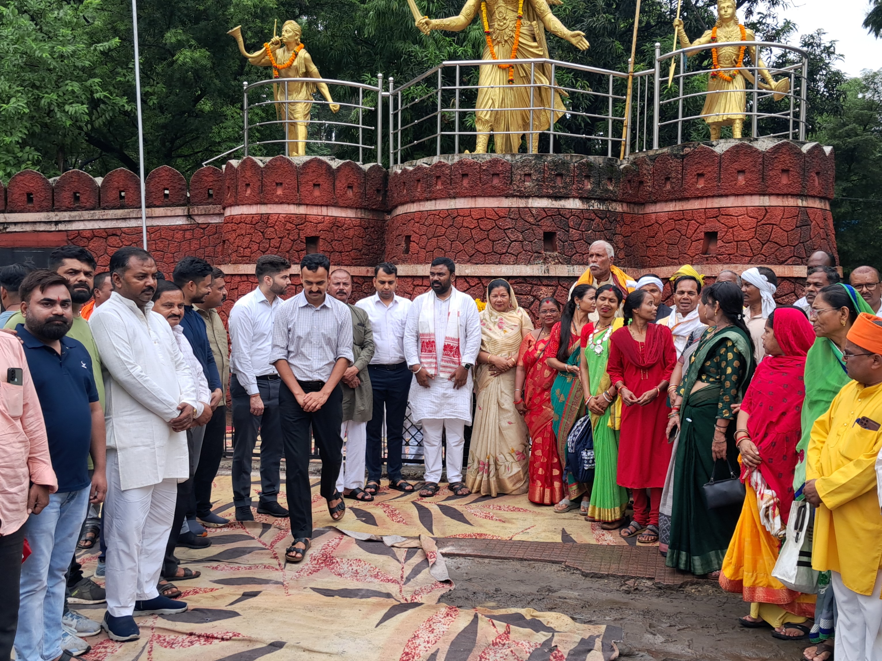 आयोजित कार्यक्रम में शामिल हुईं कैबिनेट मंत्री।