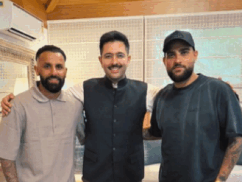 पंजाबी गायक करण औजला और दीप रेहान से मिले राघव चड्ढा। - Dainik Bhaskar