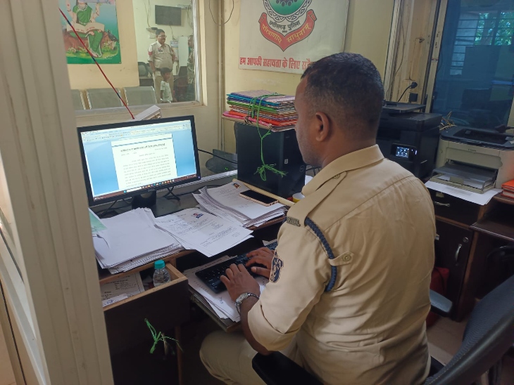 बच्ची की मां ने थाने में शिकायत दर्ज कराई, जिसके बाद आरोपी पकड़ा गया।