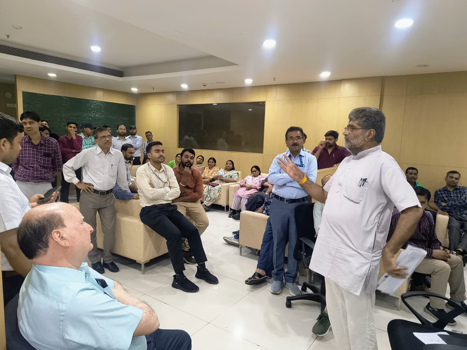 मंत्रालय में पदोन्नति नियमों के विरोध में सामान्य, पिछड़ा और अल्पसंख्यक वर्ग के अधिकारियों, कर्मचारियों की मीटिंग में आंदोलन की रणनीति बनाई गई। - Dainik Bhaskar