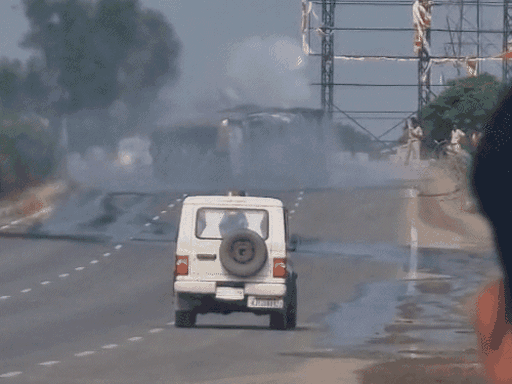 पुलिस के अनुसार, केमिकल भरा टैंकर गुजरात से भिवाड़ी जा रहा था।