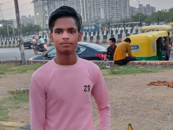 Two died in a road accident in Noida Vehicle hit the bike, died during ...