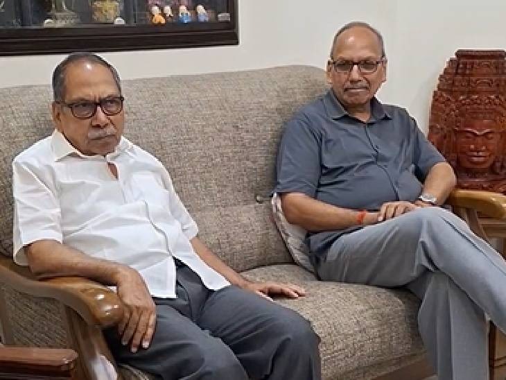 ये जस्टिस जगमोहन लाल सिन्हा के बेटे जस्टिस विपिन सिन्हा (बाएं से पहले) और एडवोकेट नवीन सिन्हा हैं।