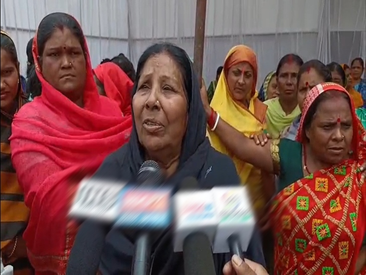 स्थानीय महिलाओं ने बताई समस्या
